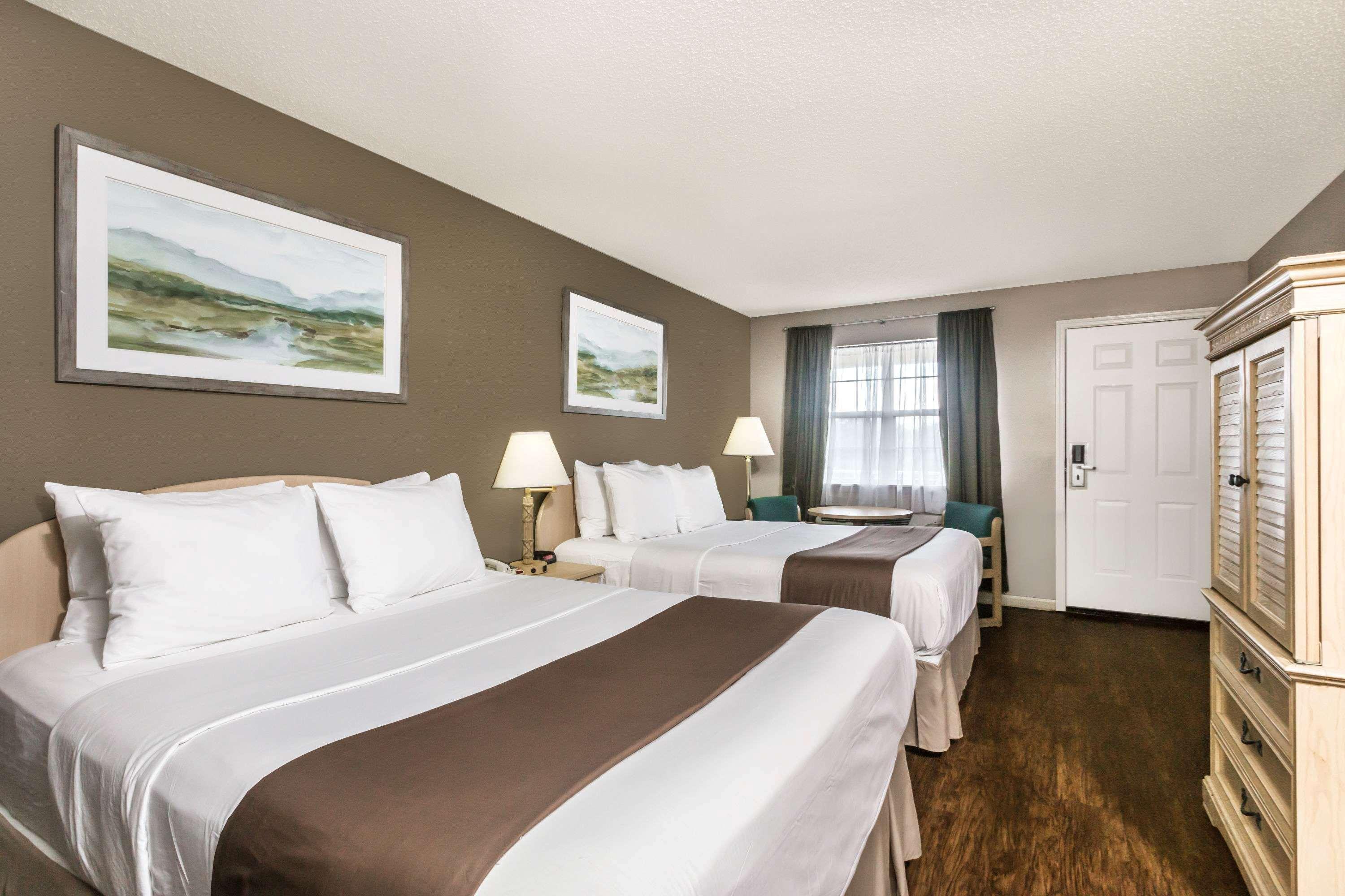Super 8 By Wyndham Madison Hotel Exterior foto