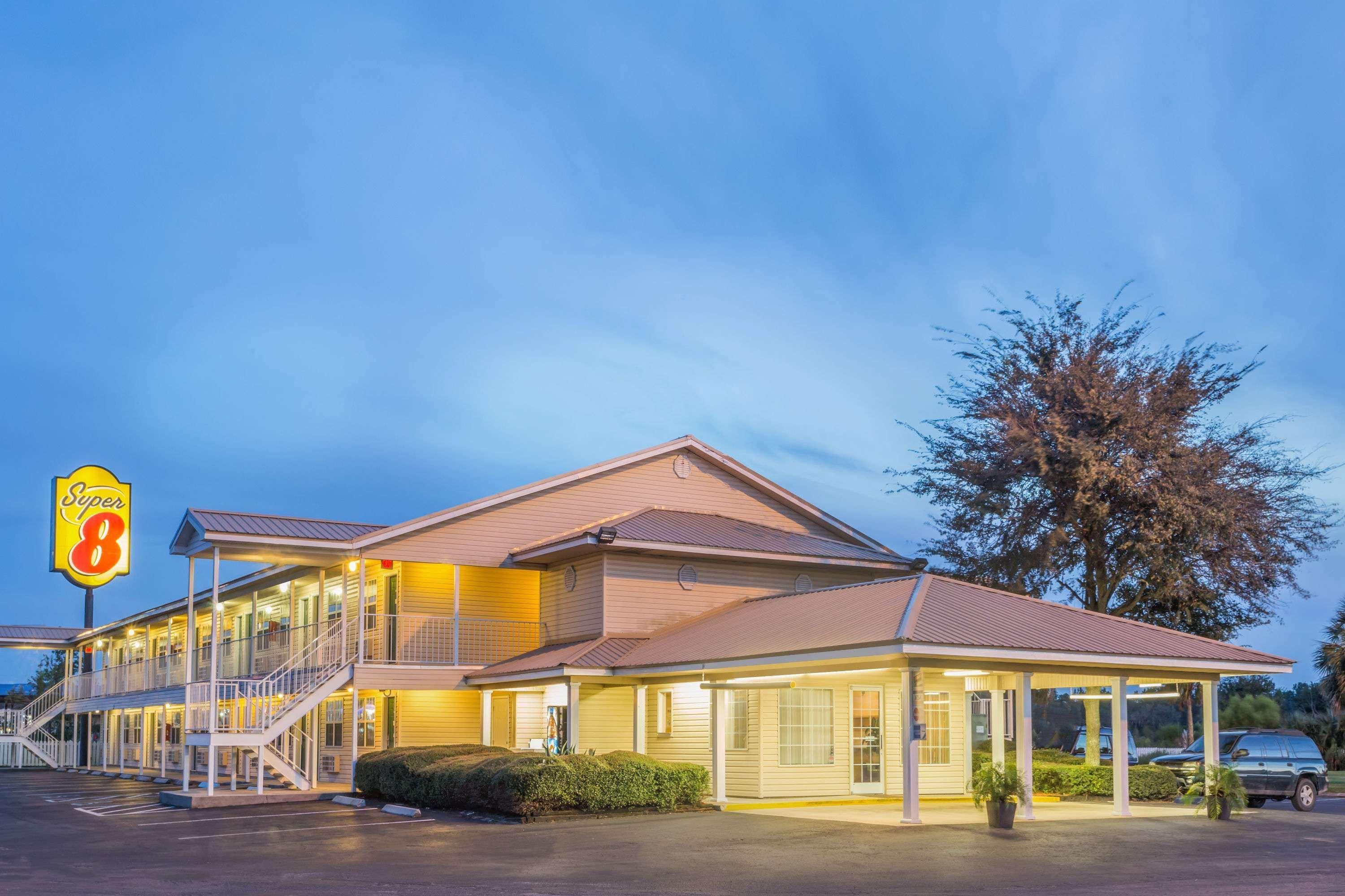 Super 8 By Wyndham Madison Hotel Exterior foto