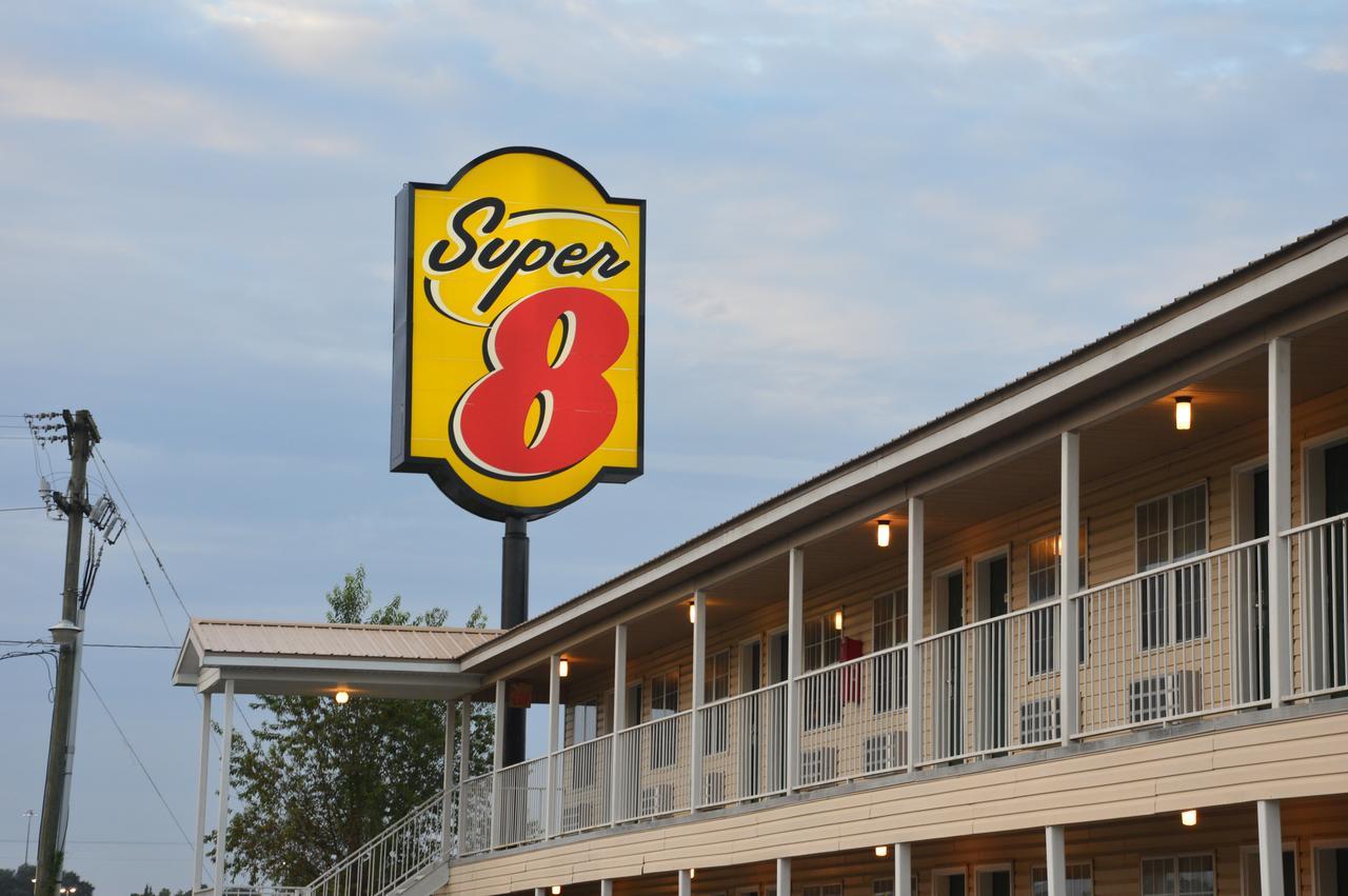 Super 8 By Wyndham Madison Hotel Exterior foto