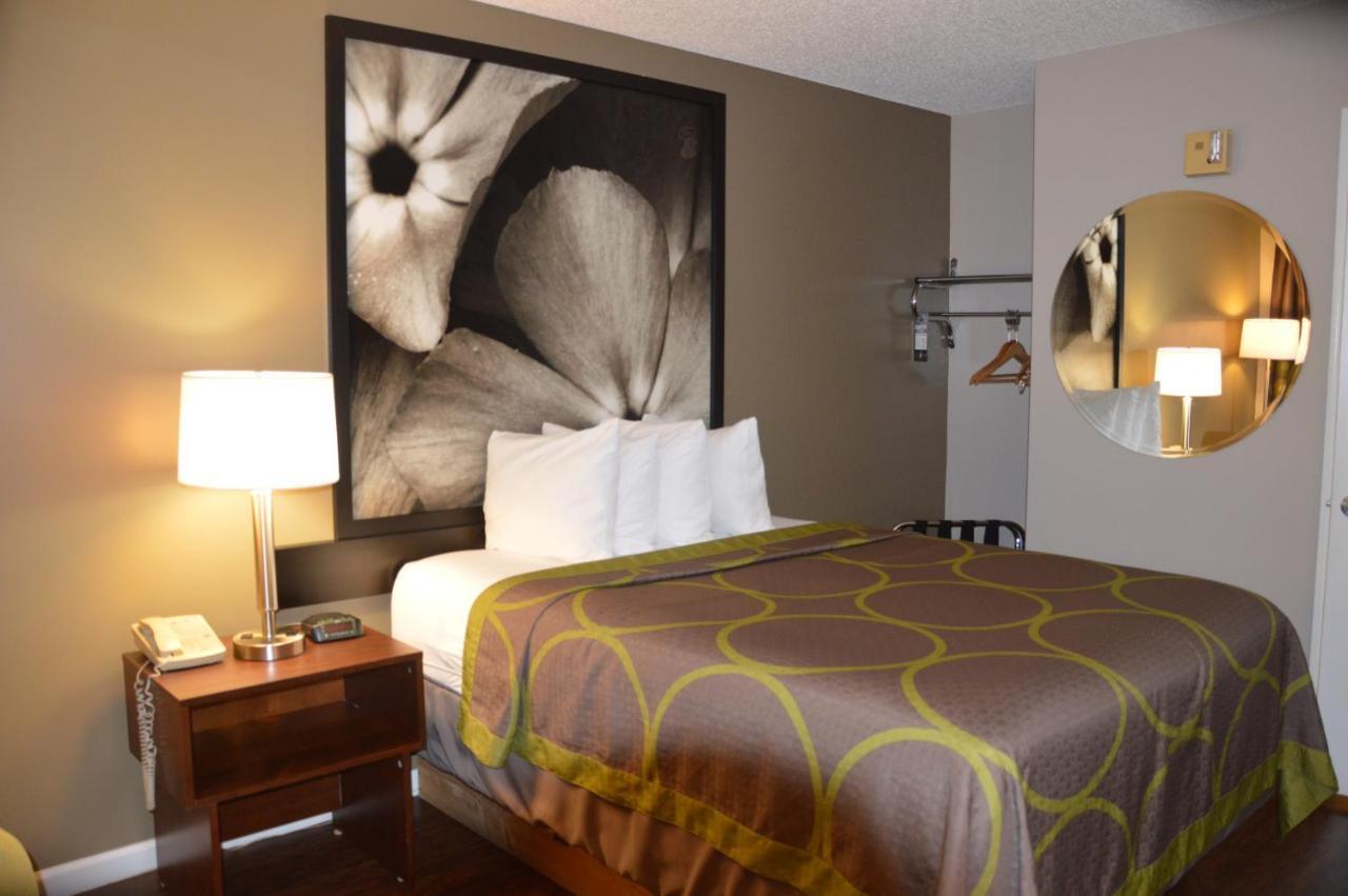 Super 8 By Wyndham Madison Hotel Exterior foto